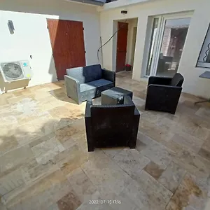 Appartement T2 Renove En Rdc Avec Cour, Intra Muros Avignon